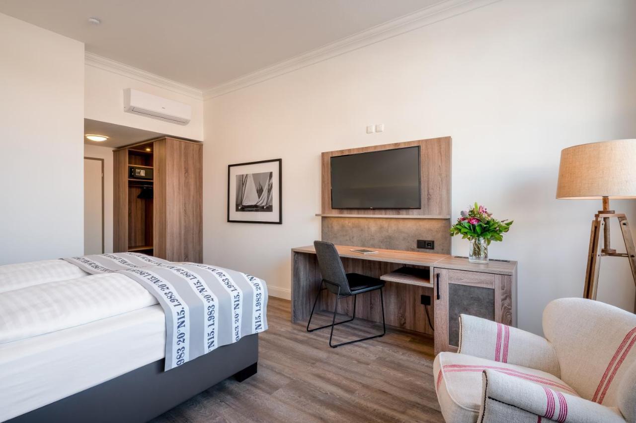 Yachtclub Hotel 4*