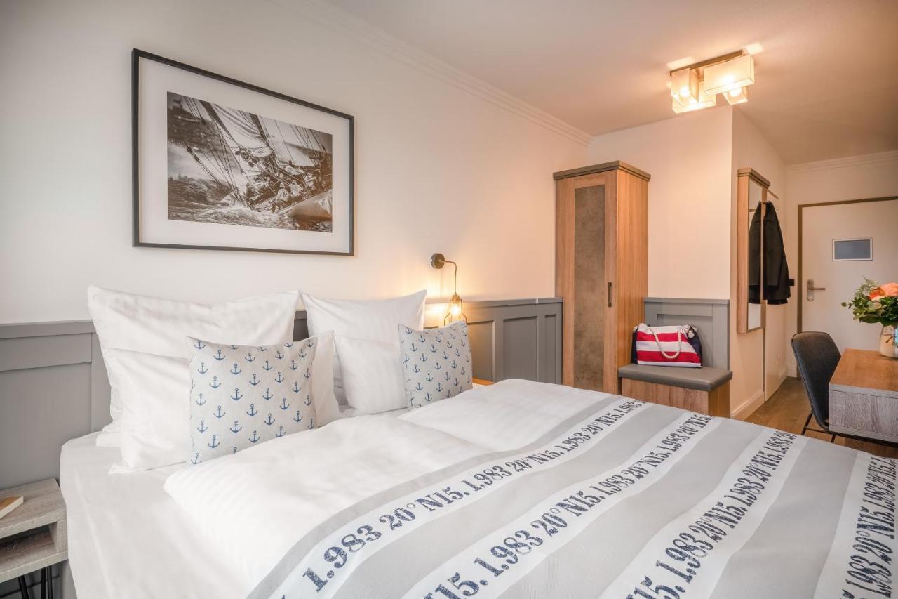 Yachtclub Hotel 4*